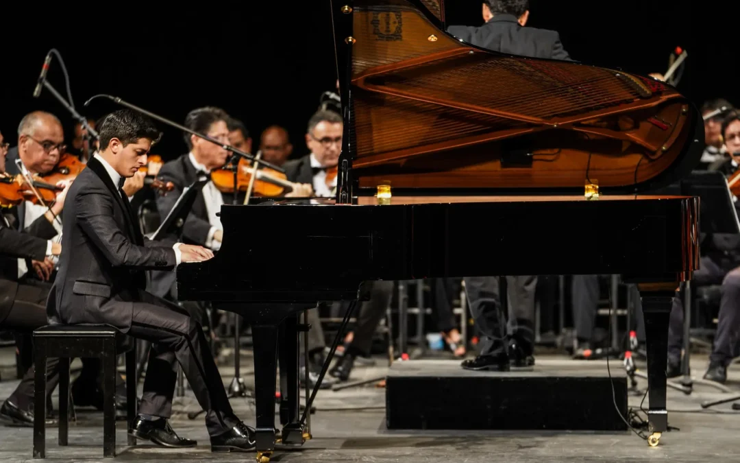 La Orquesta Sinfónica de Cancún, interpretó ante una concurrida audiencia el hermoso concierto